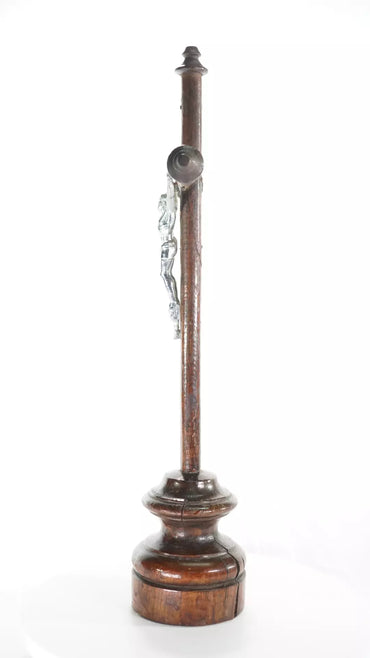 Crucifixo Devocional em Madeira com Cristo em Metal