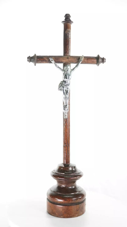 Crucifixo Devocional em Madeira com Cristo em Metal