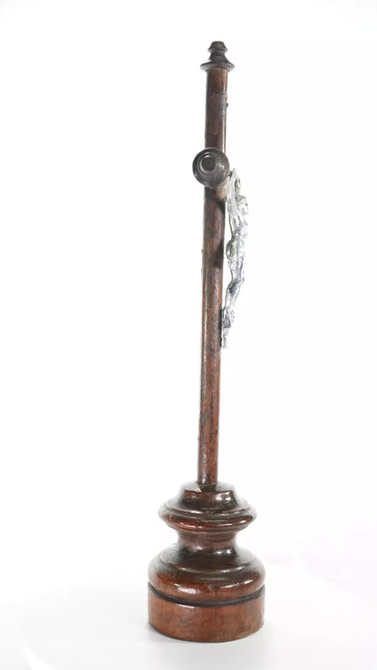 Crucifixo Devocional em Madeira com Cristo em Metal